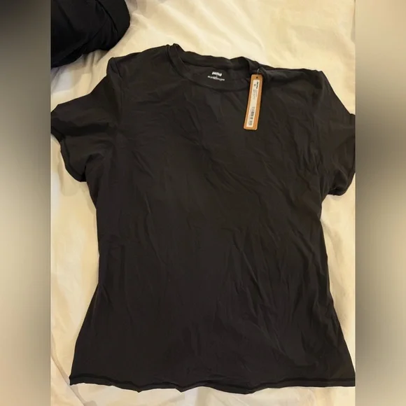 SKIMS fits everybody t- shirt - Picture 3 of 3